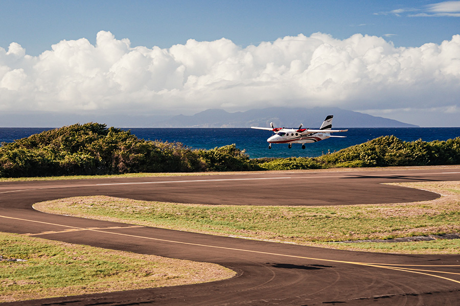 Avion Air Inter Iles se posant à Marie-Galante